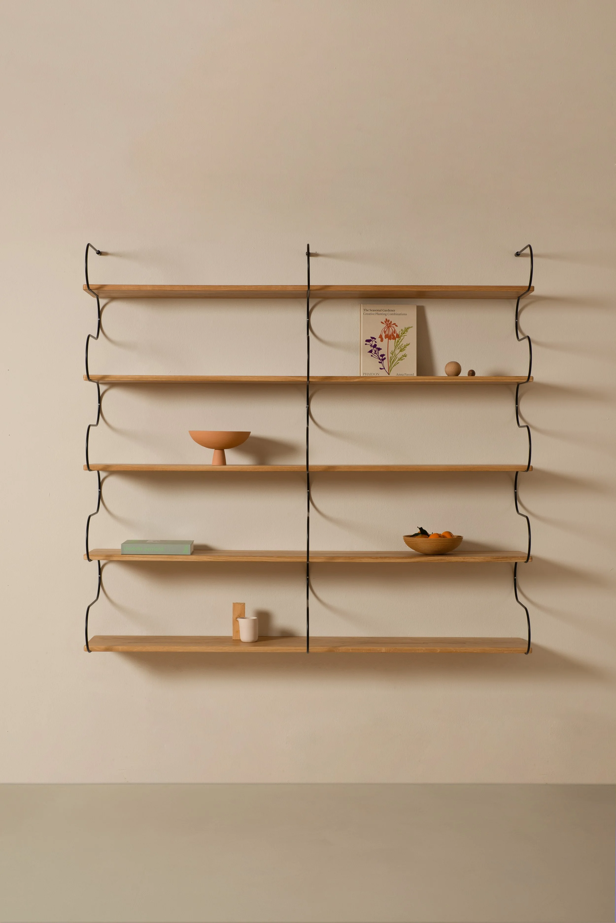 かっこいい、シェルフ　AJIM onda SHELF Onda Shelf Small — Schneid Studio